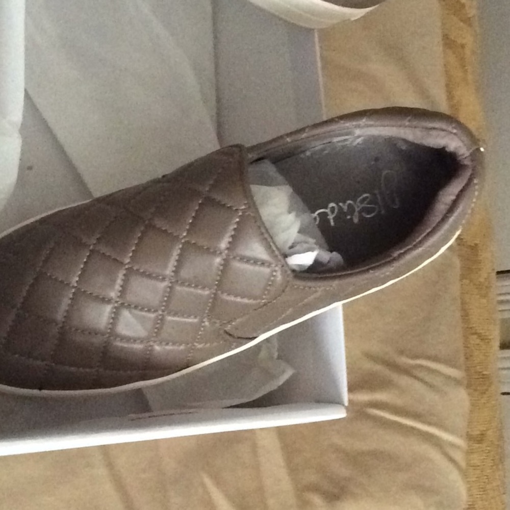 Sneakers - Picture 2 of 3